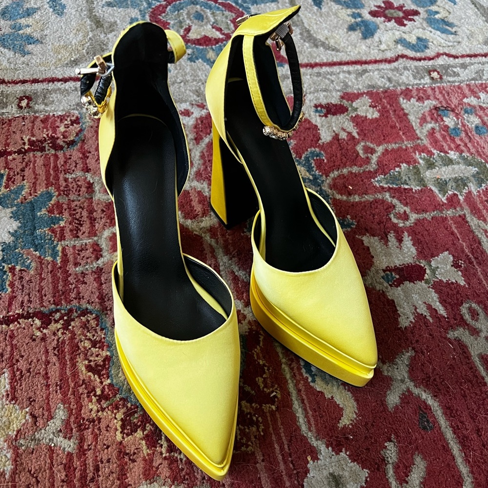 VERSACE fall 2022 Satin platform heels